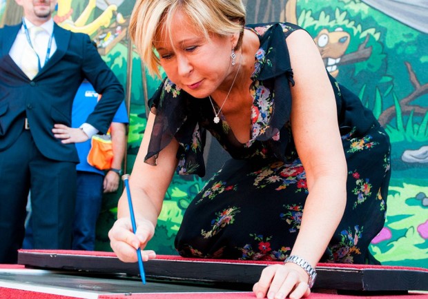 THE SIMPSONS: Cast member Yeardley Smith and the city of Springfield, OR celebrates THE SIMPSONS 25th ANNIVERSARY with the unveiling of the Simpsons mural during a block party dedication ceremony on their downtown walk of murals on Monday, Aug. 25th. THE SIMPSONS ª and © 2014 TCFFC ALL RIGHTS RESERVED.