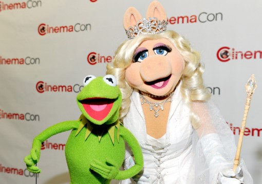 (L-R) Kermit the Frog and Miss Piggy attend the Walt Disney Studios 2012 Presentation Highlights at CinemaCon on April 24, 2012 in Las Vegas, Nevada. (Photo by Alberto E. Rodriguez/WireImage)