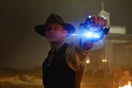 DANIEL CRAIG as a stranger with no memory of his past in an event film for summer 2011 that crosses the classic Western with the alien-invasion movie in a blazingly original way: ?Cowboys & Aliens?.